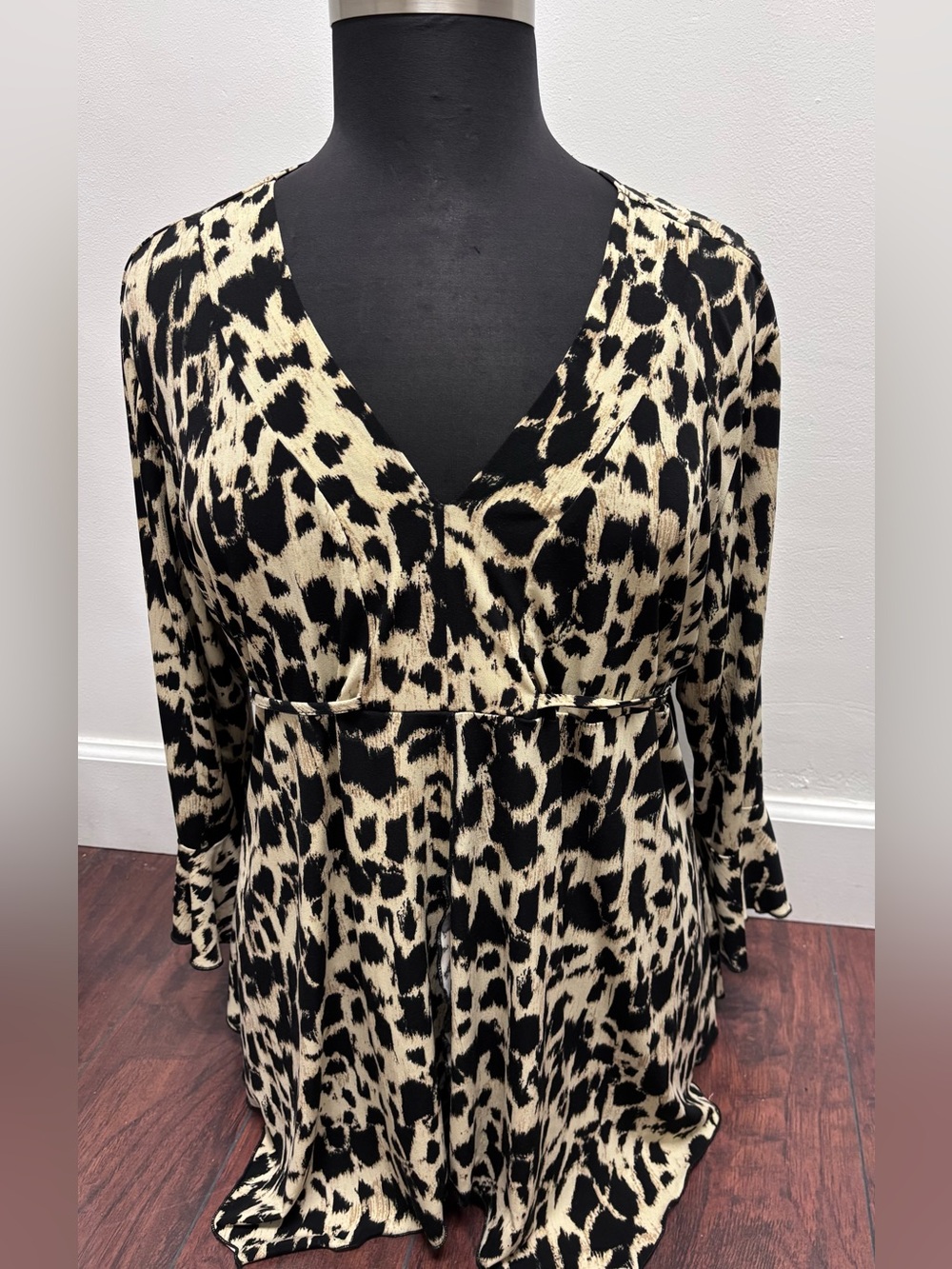 Cato Woman Plus Size Leopard Print Split-Front Floating Tunic - 22-24XL